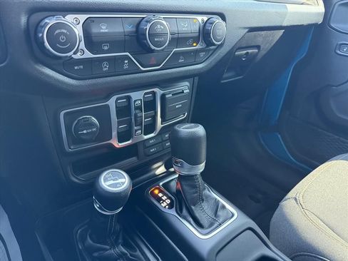 Used 2024 Jeep Gladiator Sport AWD/4WD image 19