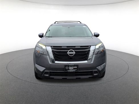 New 2025 Nissan Pathfinder SV image 2