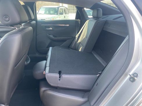 Used 2016 Chevrolet Impala LT w/ Convenience Package image 28