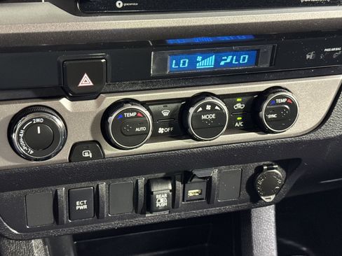 Used 2023 Toyota Tacoma SR5 AWD/4WD image 33
