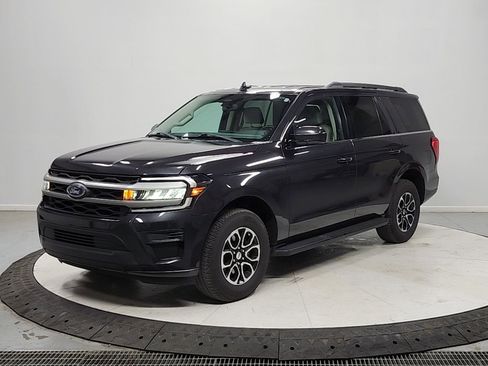 Used 2024 Ford Expedition XLT RWD image 3