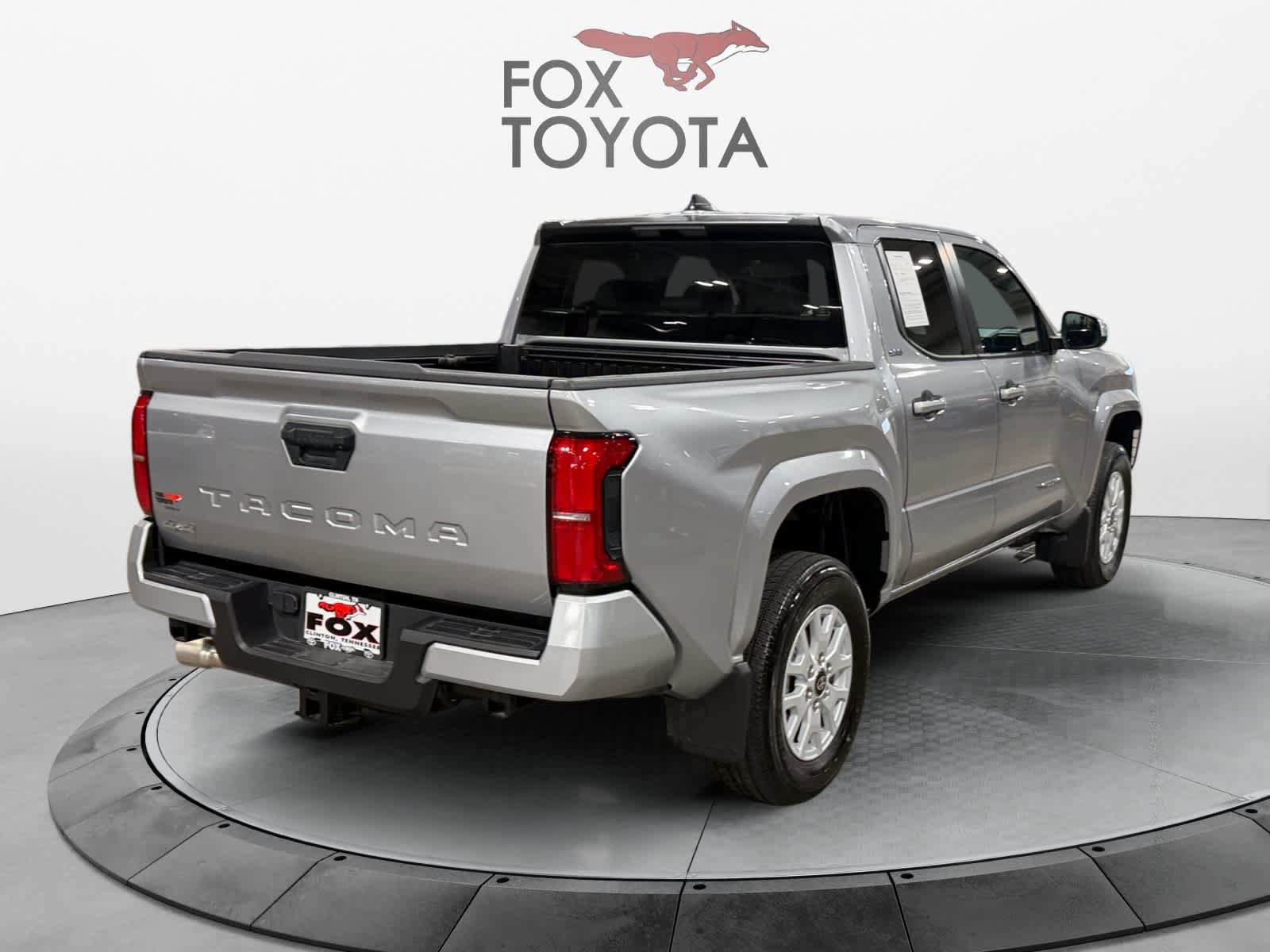 Used 2025 Toyota Tacoma SR5 AWD/4WD image 6