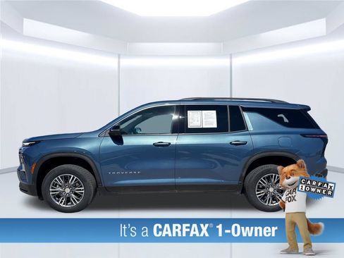 Used 2025 Chevrolet Traverse LT w/ Driver Confidence Package AWD/4WD image 3