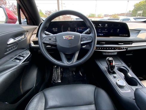 Used 2024 Cadillac XT4 Premium Luxury w/ Cold Weather Package AWD/4WD image 4
