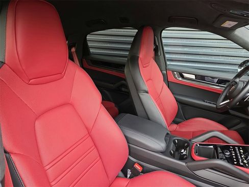 Used 2024 Porsche Cayenne Turbo GT image 18