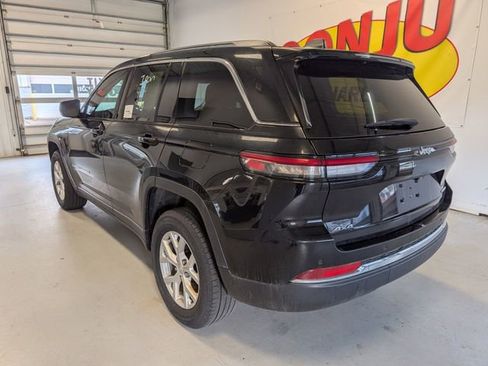 Used 2023 Jeep Grand Cherokee Limited AWD/4WD image 3