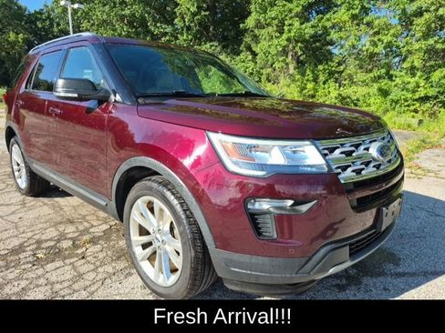 Used 2019 Ford Explorer XLT w/ Equipment Group 202A AWD/4WD image 12