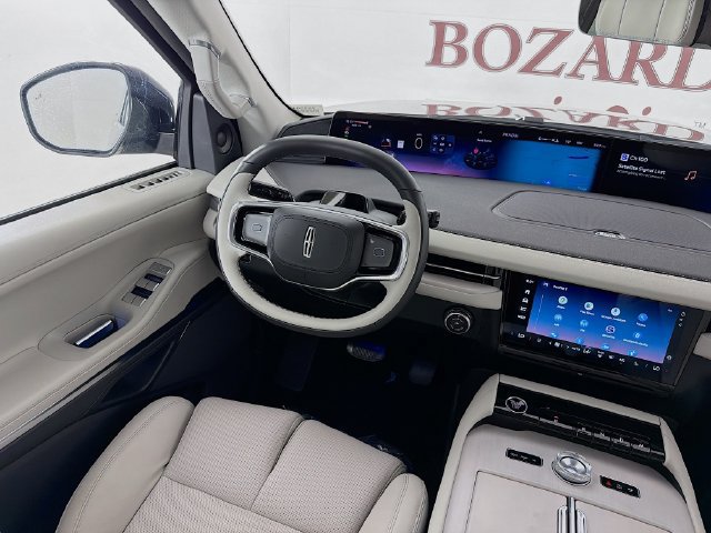 New 2026 Lincoln Navigator Premiere AWD/4WD image 24
