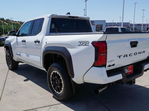 Used 2024 Toyota Tacoma TRD Off-Road w/ TRD Off Road Upgrade Package AWD/4WD image 6