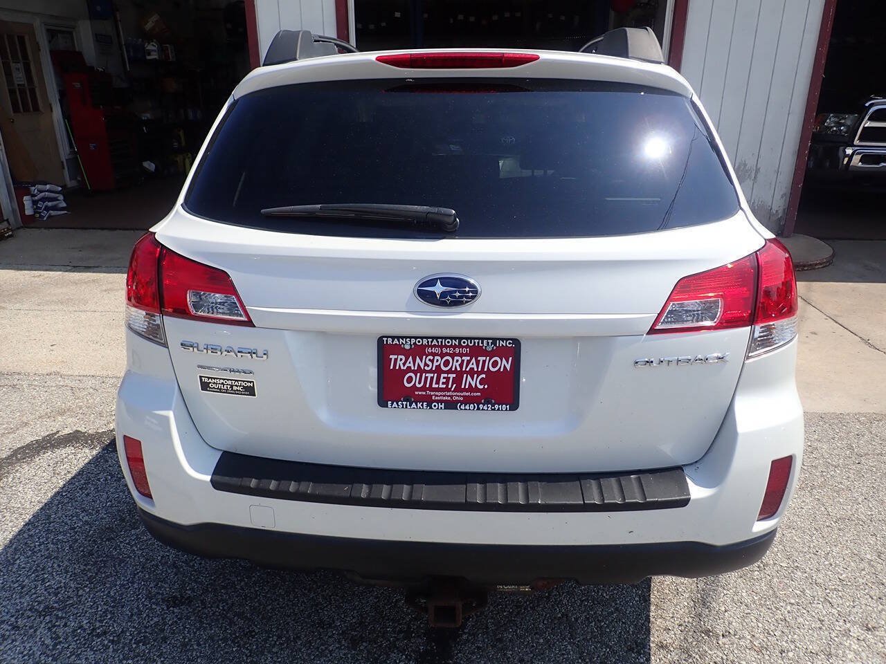 Used 2011 Subaru Outback 2.5i Premium w/ All-Weather Pkg AWD/4WD image 18