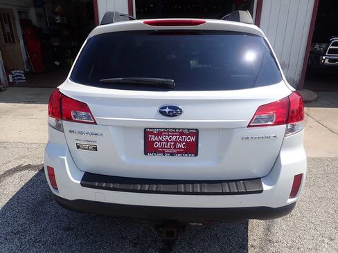 Used 2011 Subaru Outback 2.5i Premium w/ All-Weather Pkg AWD/4WD image 18