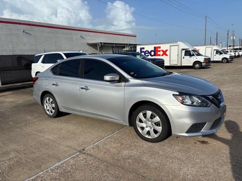 Used 2018 Nissan Sentra S FWD image 4