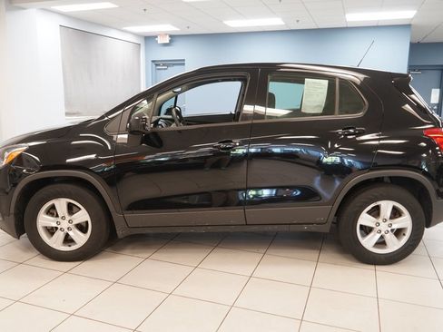 Used 2020 Chevrolet Trax LS FWD image 2