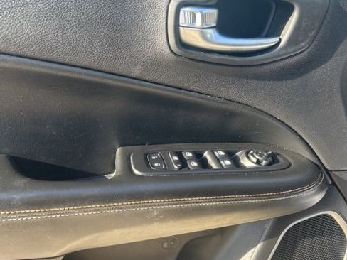 Used 2018 Jeep Compass Latitude w/ Popular Equipment Group image 14