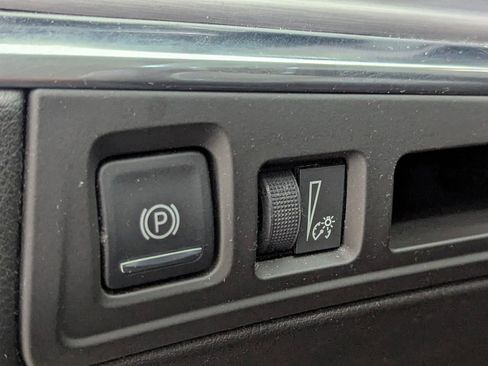 Used 2017 Cadillac XT5 Luxury w/ Driver Awareness Package image 21