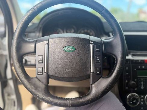 Used 2011 Land Rover LR2 HSE AWD/4WD image 23