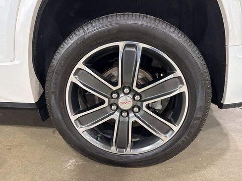 Used 2019 GMC Acadia Denali w/ Technology Package image 9