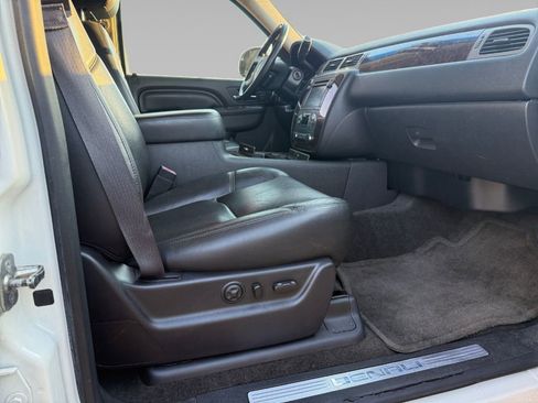 Used 2014 GMC Yukon XL Denali image 9