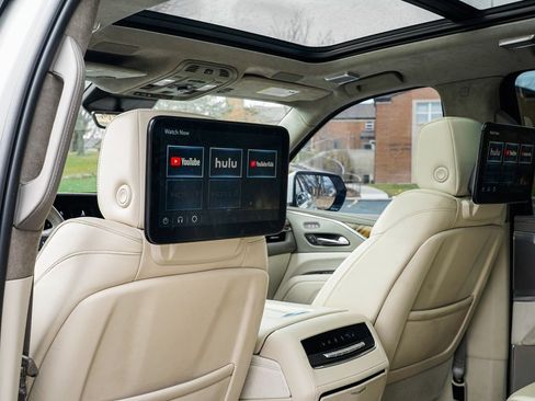 Used 2022 Cadillac Escalade ESV Premium Luxury Platinum w/ Heavy-Duty Trailer Package image 19