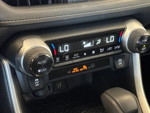 Used 2025 Toyota RAV4 XLE FWD image 23