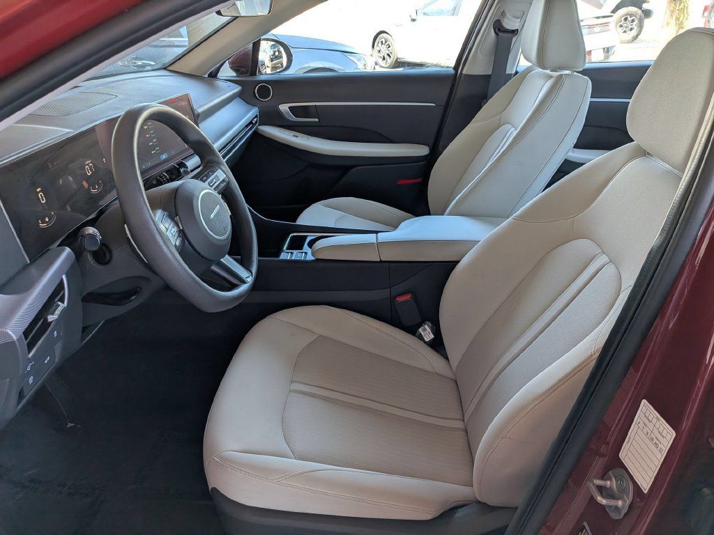Used 2025 Hyundai Sonata SEL FWD image 12