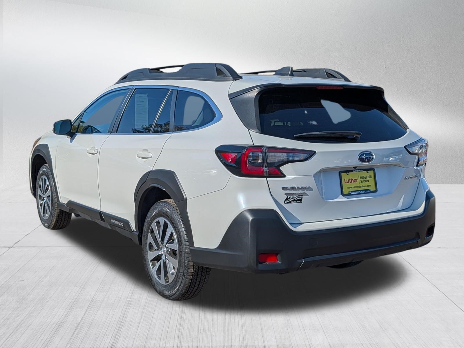 Used 2023 Subaru Outback Premium AWD/4WD image 5