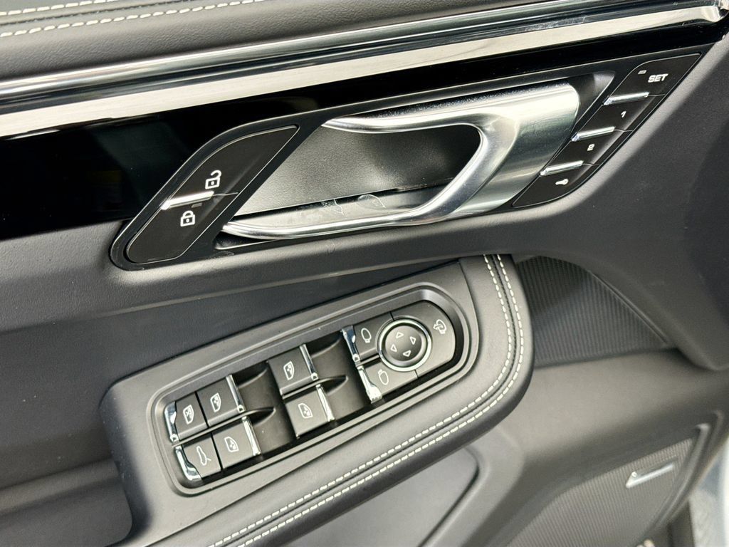 Used 2026 Porsche Macan AWD/4WD image 24