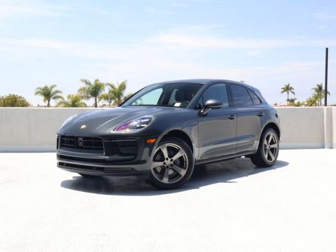 Certified 2024 Porsche Macan AWD/4WD image 1