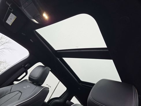 New 2026 Chrysler Pacifica Limited w/ S Appearance Package image 9