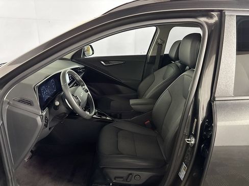 Used 2024 Kia Niro Wind w/ Wind Preserve Package FWD image 11