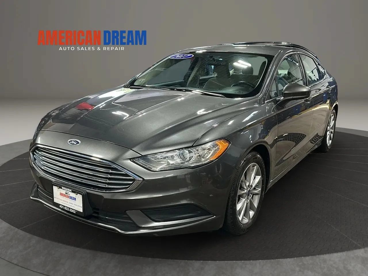 Used 2017 Ford Fusion SE w/ Fusion SE Technology Package FWD image 1