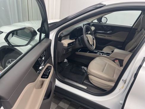 Used 2023 Lincoln Corsair AWD w/ Equipment Group 101A image 12