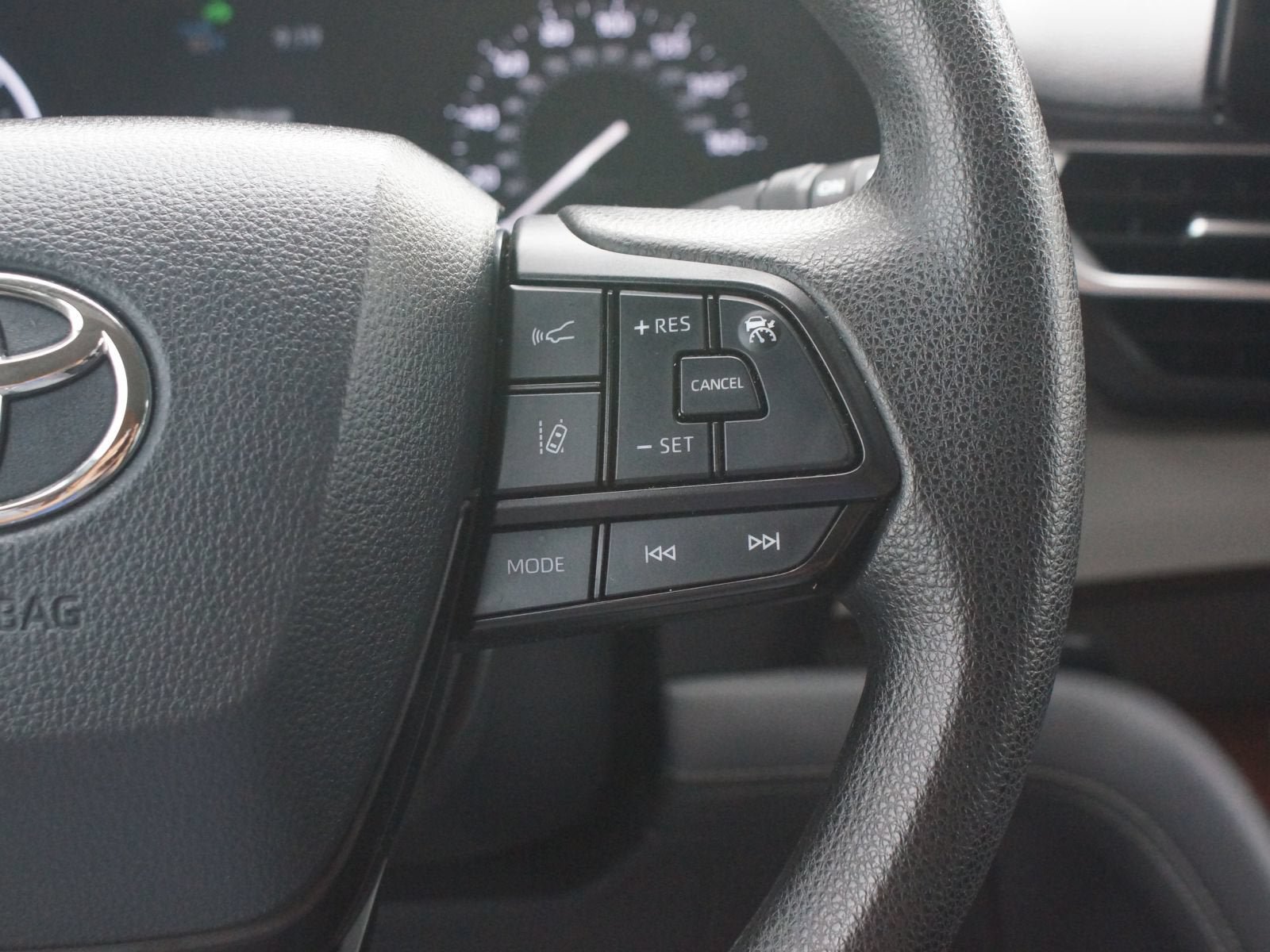 Used 2024 Toyota Sienna LE FWD image 10