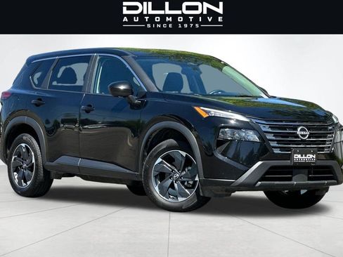 Used 2024 Nissan Rogue SV AWD/4WD image 2