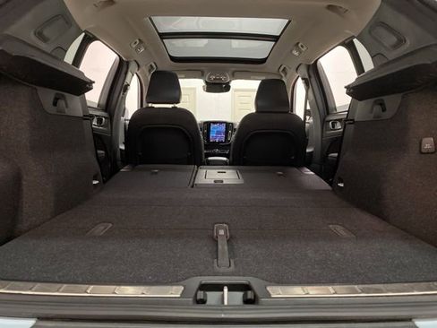 Used 2025 Volvo XC40 B5 Plus image 89