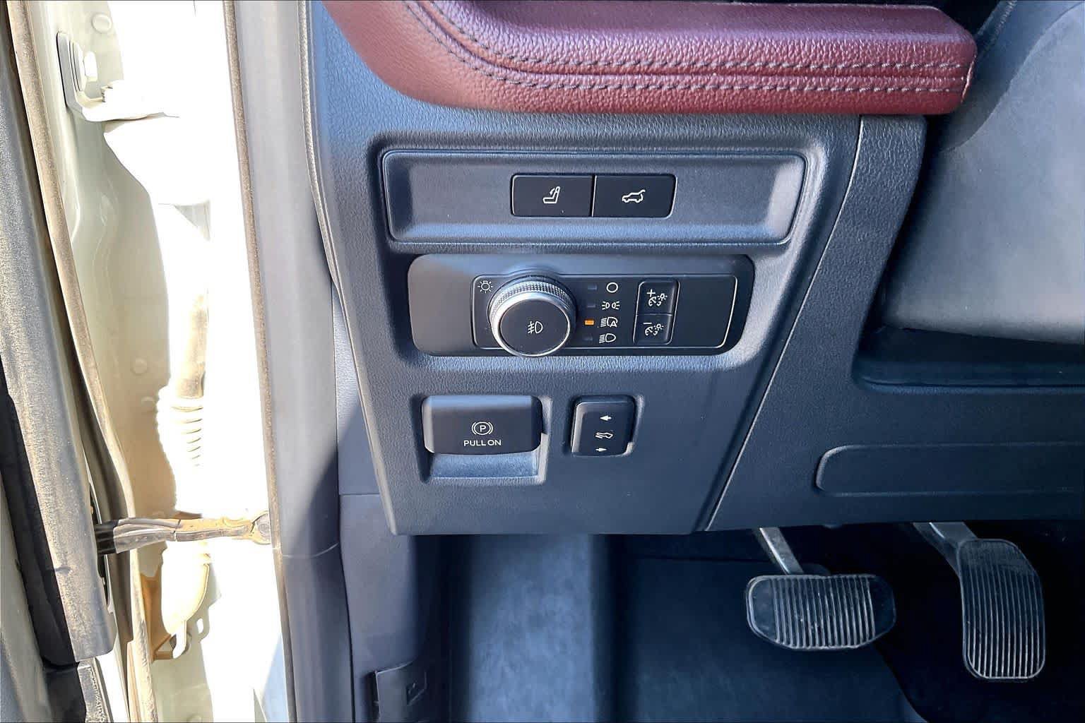 Used 2022 Ford Expedition Limited RWD image 33