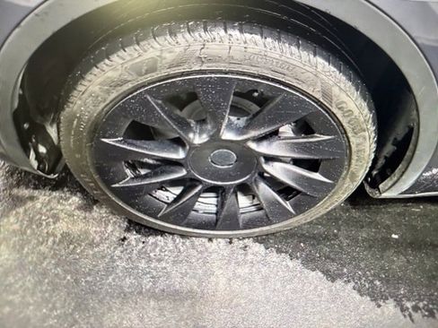 Used 2023 Tesla Model Y Long Range image 5