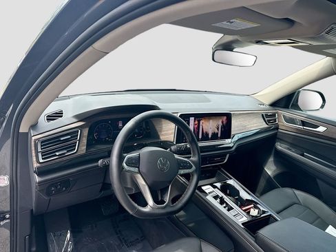 Used 2025 Volkswagen Atlas SEL AWD/4WD image 10