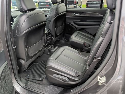 Used 2024 Jeep Grand Cherokee L Limited w/ Luxury Tech Group II AWD/4WD image 16