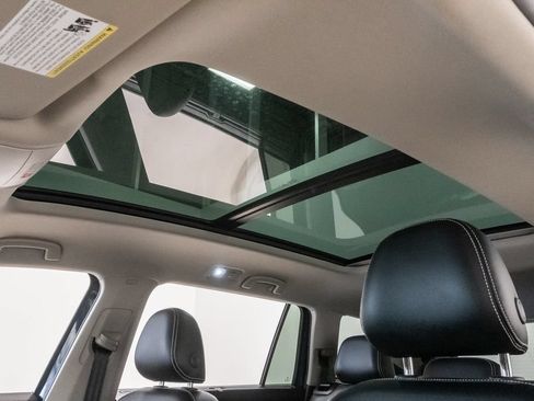 Used 2022 Volkswagen Atlas SE w/ Panoramic Sunroof Package AWD/4WD image 9
