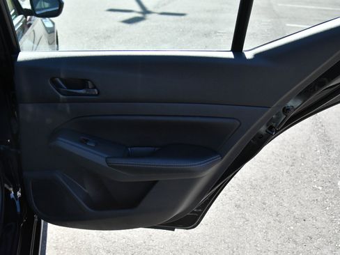 Used 2025 Nissan Altima 2.5 SV FWD image 36