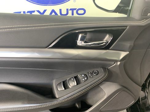 Used 2023 Nissan Maxima SL image 15