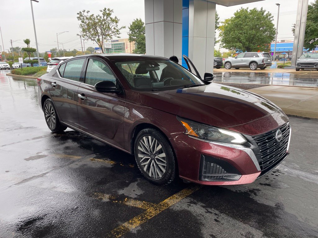 Used 2024 Nissan Altima 2.5 SV FWD image 7