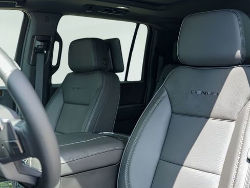 New 2026 GMC Yukon XL Denali w/ Denali Reserve Package AWD/4WD image 11
