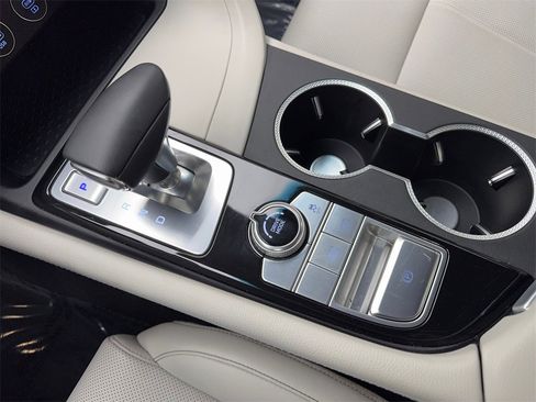 Used 2025 Genesis G70 2.5T image 66