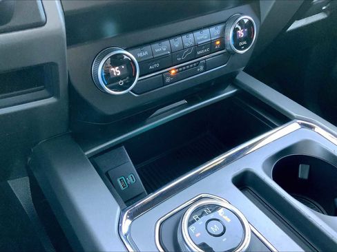 Used 2021 Ford Expedition XLT image 32