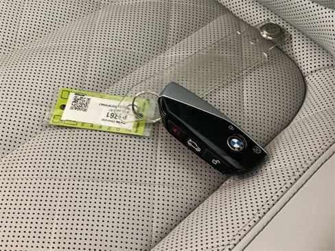 Used 2023 BMW X7 xDrive40i w/ Premium Package image 42