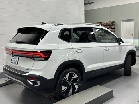 New 2025 Volkswagen Taos SE image 8