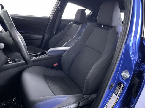 Used 2021 Toyota C-HR XLE image 12