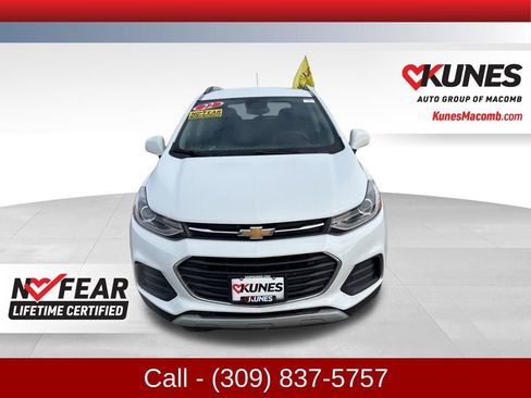 Used 2022 Chevrolet Trax LT w/ LT Convenience Package image 2